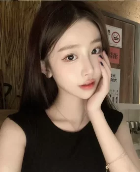 高颜值幼师，粉嫩身材一流