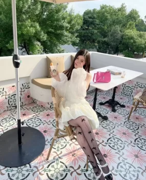 渔网袜制服诱惑夜总会姑娘包夜还送早餐兼职贴心